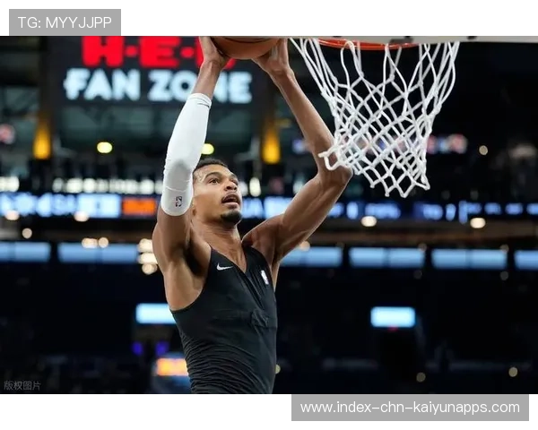 文班亚马单手大帽震撼全场